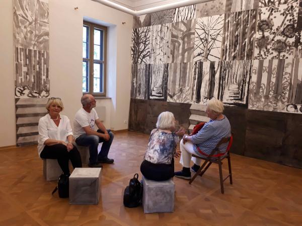 Gäste im Vertieften Sitz